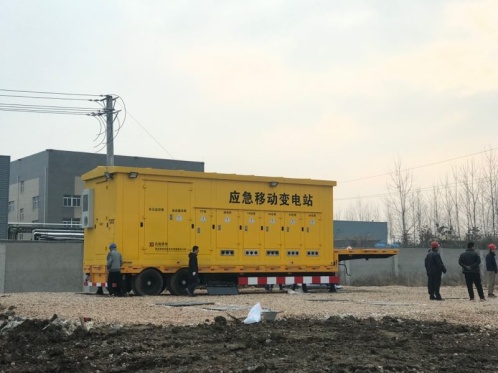 說明: E:\整站、風(fēng)電、光伏、配網(wǎng)、微網(wǎng)資料\車載移動(dòng)變\移動(dòng)變電站發(fā)運(yùn)照片\現(xiàn)場照片\ea01068fe6f93e7d4153a7445ec2d48.jpg